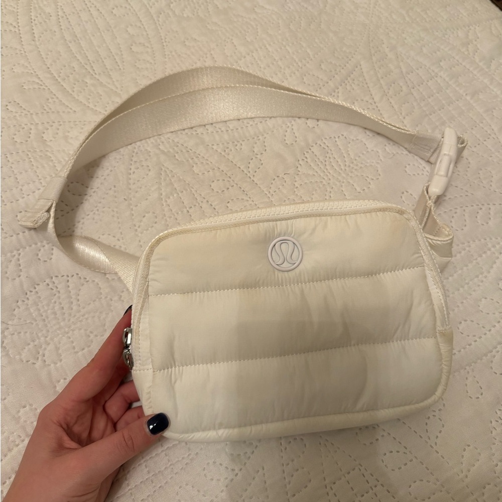 White Lululemon fanny pack / belt bag